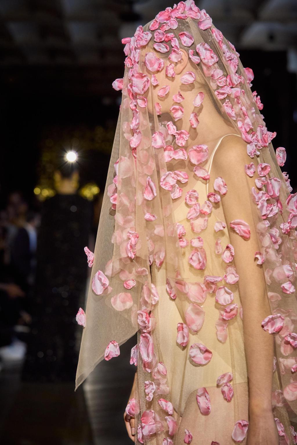 Juana Martin, &laquo;&nbsp;Fervor&nbsp;&raquo; la collection haute-couture automne-hiver&nbsp;2025-2026
